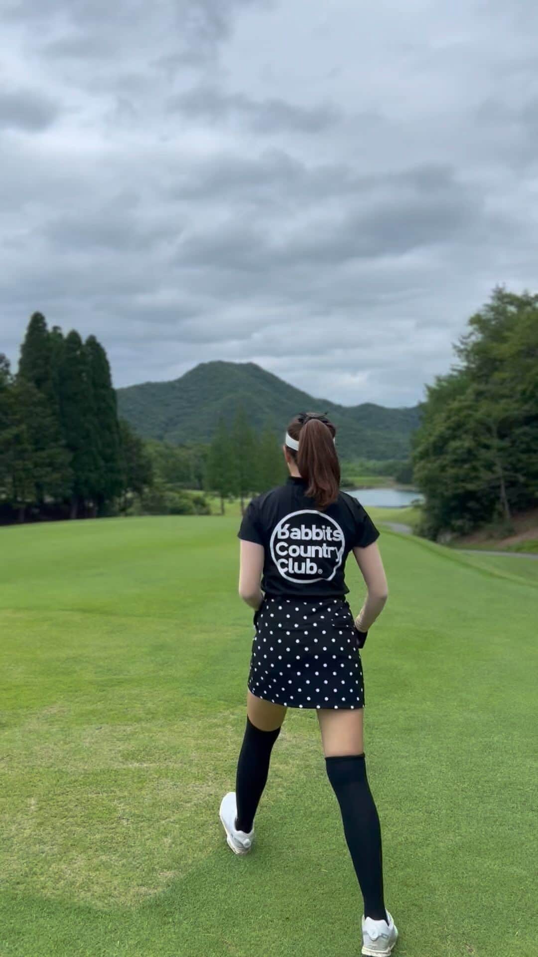 のインスタグラム：「夏に着た @fr2golf のドットワンピかわいい💓 この時より痩せた気がするなあ🤫  #まいごるふ#ゴルフ女子#ゴルフスイング#ゴルフ#maigolf#golf#golfswing#fr2#fr2golf#golfwear」