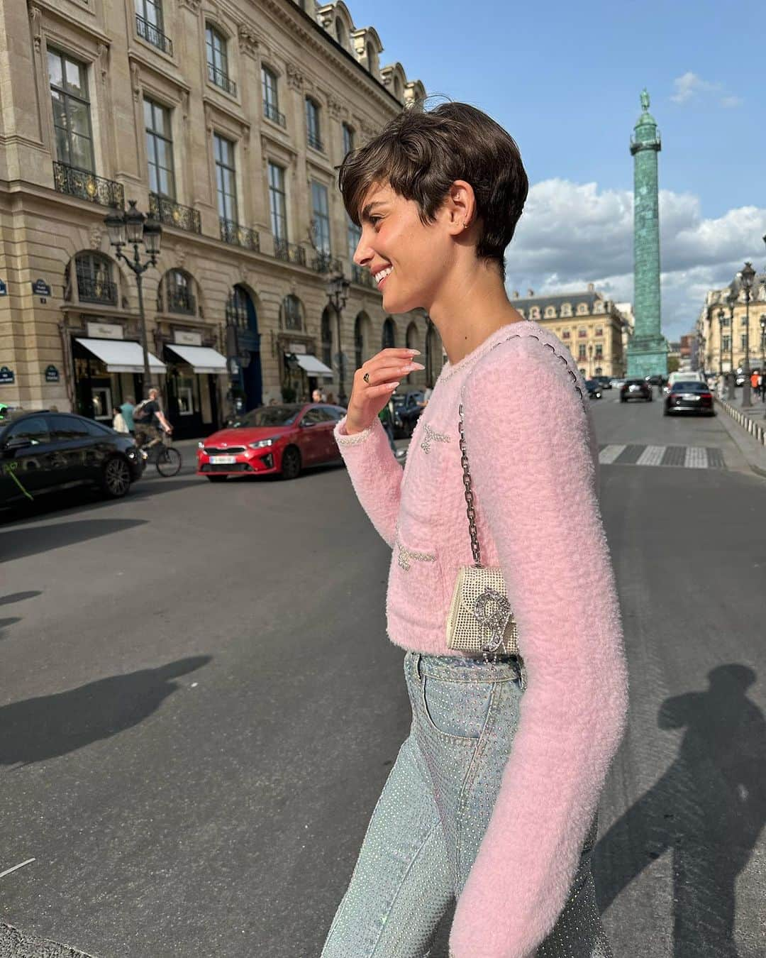 テイラー・ヒルのインスタグラム：「Paris 🥰✨💗」