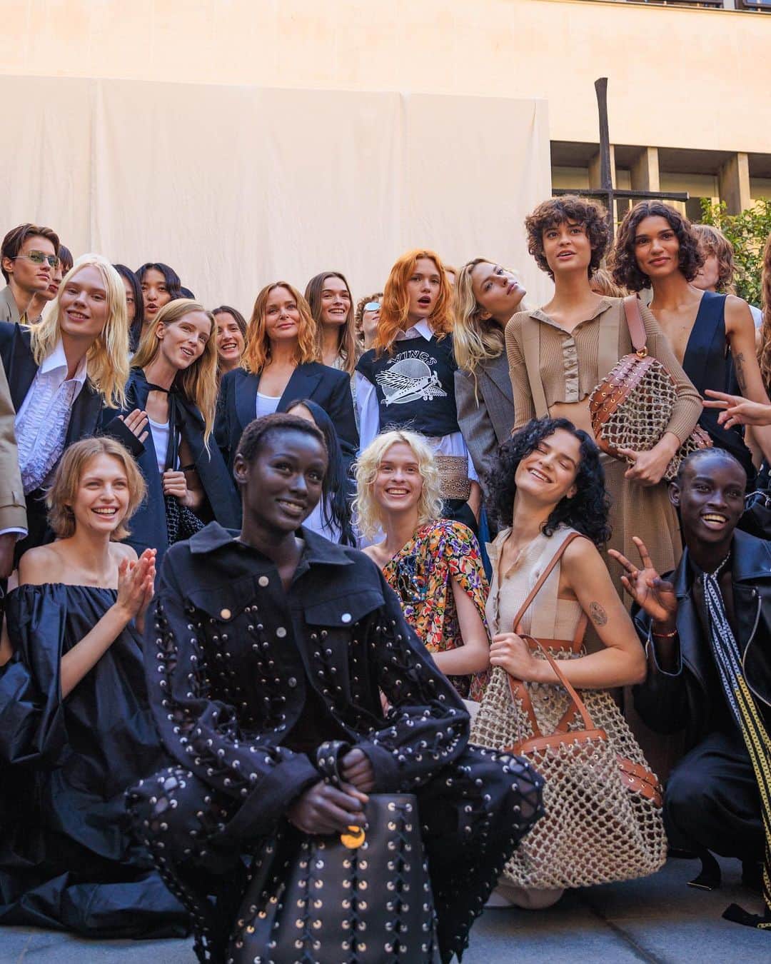 Vogueさんのインスタグラム写真 - (VogueInstagram)「@stellamccartney unveiled her spring 2024 collection at the Marche Saxe-Breeuil this morning in Paris. McCartney transformed the space into “Stella’s Sustainable market” where there were 21 stalls featuring sustainable innovators who were integral to bringing her latest collection to life. Models walked the runway with the Eiffel Tower as their backdrop in pieces inspired by McCartney’s roots in music, her parents’ relationship, and her love for the environment. Tap the link in bio to learn more. Photographs by @styledumonde.」10月2日 19時47分 - voguemagazine