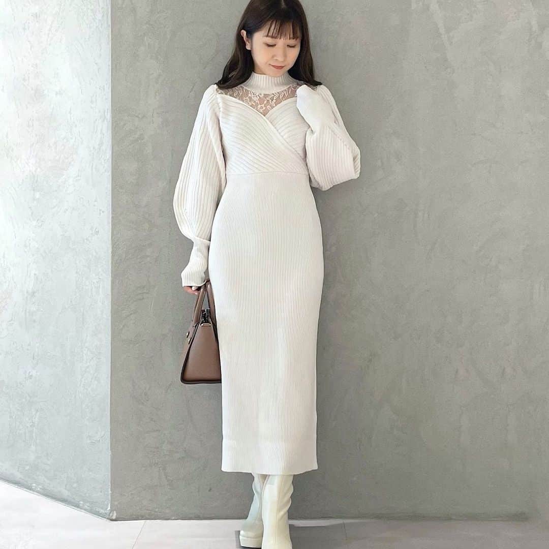 MERCURYDUOさんのインスタグラム写真 - (MERCURYDUOInstagram)「《NEWARRIVAL》  ／ 　#渡辺美優紀 さん着用  　デコルテのレースが程よく肌見せし、 　ネックレス無しでも華やかな印象に◎ ＼  ⁡ #2wayオープンショルダードッキングレースニットワンピース color:ivory/lightgray/charcoalgray/babypink size:S/M  ⁡ アイテム詳細は投稿の商品タグ、 または @mercuryduo_stylingの トップ URLからCHECK！  ＿＿＿＿＿＿＿＿＿＿＿＿＿＿＿＿＿＿＿＿＿＿＿＿＿＿  ⁡ @mercuryduo_com   #MERCURYDUO #公式通販RUNWAYchannel #マーキュリーデュオ  ＿＿＿＿＿＿＿＿＿＿＿＿＿＿＿＿＿＿＿＿＿＿＿＿＿＿ #ワンピ#ワンピース#ワンピースコーデ#ワンピコーデ#肌見せ#レース#タイトワンピース#ニットワンピース#ロングワンピース#きれいめコーデ#デートコーデ#olコーデ#参戦服#推し活コーデ#カフェコーデ#大人フェミニンコーデ#大人可愛いコーデ#低身長コーデ」10月2日 20時02分 - mercuryduo_styling