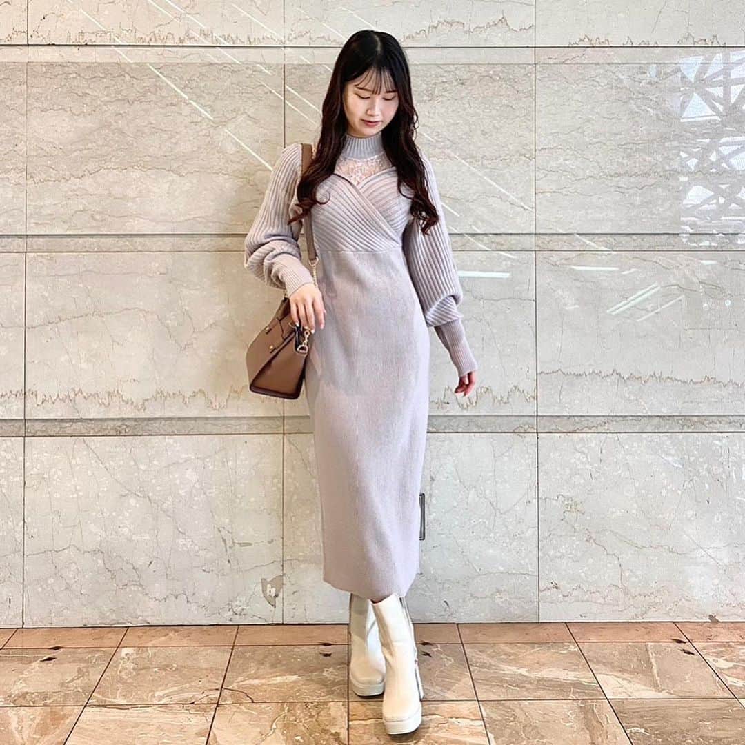 MERCURYDUOさんのインスタグラム写真 - (MERCURYDUOInstagram)「《NEWARRIVAL》  ／ 　#渡辺美優紀 さん着用  　デコルテのレースが程よく肌見せし、 　ネックレス無しでも華やかな印象に◎ ＼  ⁡ #2wayオープンショルダードッキングレースニットワンピース color:ivory/lightgray/charcoalgray/babypink size:S/M  ⁡ アイテム詳細は投稿の商品タグ、 または @mercuryduo_stylingの トップ URLからCHECK！  ＿＿＿＿＿＿＿＿＿＿＿＿＿＿＿＿＿＿＿＿＿＿＿＿＿＿  ⁡ @mercuryduo_com   #MERCURYDUO #公式通販RUNWAYchannel #マーキュリーデュオ  ＿＿＿＿＿＿＿＿＿＿＿＿＿＿＿＿＿＿＿＿＿＿＿＿＿＿ #ワンピ#ワンピース#ワンピースコーデ#ワンピコーデ#肌見せ#レース#タイトワンピース#ニットワンピース#ロングワンピース#きれいめコーデ#デートコーデ#olコーデ#参戦服#推し活コーデ#カフェコーデ#大人フェミニンコーデ#大人可愛いコーデ#低身長コーデ」10月2日 20時02分 - mercuryduo_styling