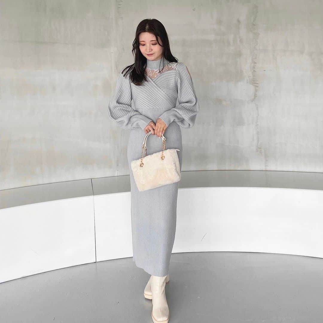 MERCURYDUOさんのインスタグラム写真 - (MERCURYDUOInstagram)「《NEWARRIVAL》  ／ 　#渡辺美優紀 さん着用  　デコルテのレースが程よく肌見せし、 　ネックレス無しでも華やかな印象に◎ ＼  ⁡ #2wayオープンショルダードッキングレースニットワンピース color:ivory/lightgray/charcoalgray/babypink size:S/M  ⁡ アイテム詳細は投稿の商品タグ、 または @mercuryduo_stylingの トップ URLからCHECK！  ＿＿＿＿＿＿＿＿＿＿＿＿＿＿＿＿＿＿＿＿＿＿＿＿＿＿  ⁡ @mercuryduo_com   #MERCURYDUO #公式通販RUNWAYchannel #マーキュリーデュオ  ＿＿＿＿＿＿＿＿＿＿＿＿＿＿＿＿＿＿＿＿＿＿＿＿＿＿ #ワンピ#ワンピース#ワンピースコーデ#ワンピコーデ#肌見せ#レース#タイトワンピース#ニットワンピース#ロングワンピース#きれいめコーデ#デートコーデ#olコーデ#参戦服#推し活コーデ#カフェコーデ#大人フェミニンコーデ#大人可愛いコーデ#低身長コーデ」10月2日 20時02分 - mercuryduo_styling