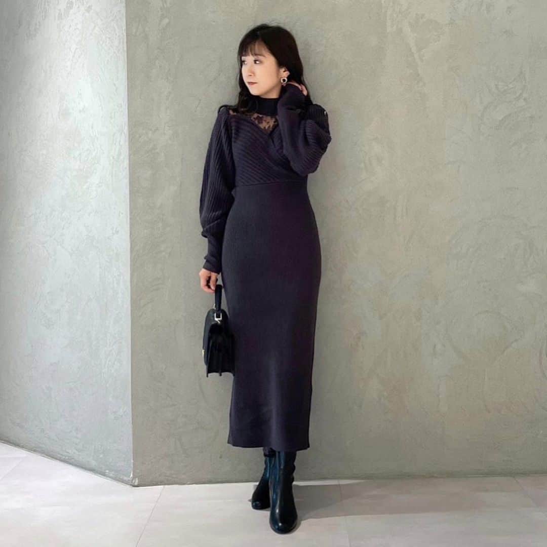 MERCURYDUOさんのインスタグラム写真 - (MERCURYDUOInstagram)「《NEWARRIVAL》  ／ 　#渡辺美優紀 さん着用  　デコルテのレースが程よく肌見せし、 　ネックレス無しでも華やかな印象に◎ ＼  ⁡ #2wayオープンショルダードッキングレースニットワンピース color:ivory/lightgray/charcoalgray/babypink size:S/M  ⁡ アイテム詳細は投稿の商品タグ、 または @mercuryduo_stylingの トップ URLからCHECK！  ＿＿＿＿＿＿＿＿＿＿＿＿＿＿＿＿＿＿＿＿＿＿＿＿＿＿  ⁡ @mercuryduo_com   #MERCURYDUO #公式通販RUNWAYchannel #マーキュリーデュオ  ＿＿＿＿＿＿＿＿＿＿＿＿＿＿＿＿＿＿＿＿＿＿＿＿＿＿ #ワンピ#ワンピース#ワンピースコーデ#ワンピコーデ#肌見せ#レース#タイトワンピース#ニットワンピース#ロングワンピース#きれいめコーデ#デートコーデ#olコーデ#参戦服#推し活コーデ#カフェコーデ#大人フェミニンコーデ#大人可愛いコーデ#低身長コーデ」10月2日 20時02分 - mercuryduo_styling