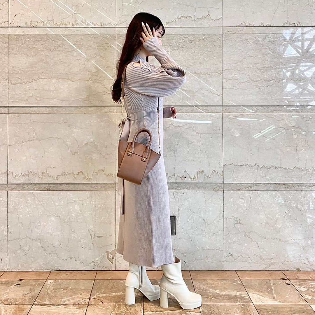 MERCURYDUOさんのインスタグラム写真 - (MERCURYDUOInstagram)「《NEWARRIVAL》  ／ 　#渡辺美優紀 さん着用  　デコルテのレースが程よく肌見せし、 　ネックレス無しでも華やかな印象に◎ ＼  ⁡ #2wayオープンショルダードッキングレースニットワンピース color:ivory/lightgray/charcoalgray/babypink size:S/M  ⁡ アイテム詳細は投稿の商品タグ、 または @mercuryduo_stylingの トップ URLからCHECK！  ＿＿＿＿＿＿＿＿＿＿＿＿＿＿＿＿＿＿＿＿＿＿＿＿＿＿  ⁡ @mercuryduo_com   #MERCURYDUO #公式通販RUNWAYchannel #マーキュリーデュオ  ＿＿＿＿＿＿＿＿＿＿＿＿＿＿＿＿＿＿＿＿＿＿＿＿＿＿ #ワンピ#ワンピース#ワンピースコーデ#ワンピコーデ#肌見せ#レース#タイトワンピース#ニットワンピース#ロングワンピース#きれいめコーデ#デートコーデ#olコーデ#参戦服#推し活コーデ#カフェコーデ#大人フェミニンコーデ#大人可愛いコーデ#低身長コーデ」10月2日 20時02分 - mercuryduo_styling