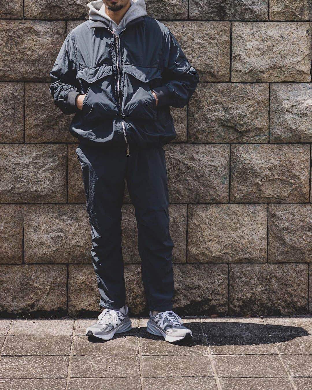 BEAMS+さんのインスタグラム写真 - (BEAMS+Instagram)「. SAGE DE CRET × BEAMS PLUS 10.6 (Fri.) Release  SAGE DE CRET" offers military and traditional wear, which is designer Hitoshi Senda's specialty. . The military set-up series is popular every season. This time, two models based on the "Flight Jacket" and "Over Pants" were produced. The flight jacket features front pocket details and action pleats at the back, while the over pants have a beautiful tapered silhouette. The two-layer tailoring using different fabrics for the outer and inner lining gives the garments an airy look and puckering of the sewing stitches created by the difference in shrinkage rates. . While retaining the original masculinity of military wear, the expression of the fabric and the refined silhouette make for an elegant set-up.  ------------------------------ . デザイナーの千田仁寿氏が得意とするミリタリーやトラディショナルウェアを展開する〈SAGE DE CRET〉。 . 毎シーズン好評のミリタリーセットアップシリーズ。今回は『Flight Jacket』『Over Pants』をベースに2型を製作。 フロントのポケットディテールやバックのアクションプリーツが特徴的なフライトジャケットに、綺麗なテーパードシルエットのオーバーパンツ。 表地と裏地には異なる生地を使った二層仕立てにより、縮率の差で生まれる縫製ステッチのパッカリングとエアリーな表情が魅力です。 . ミリタリー ウェア本来の男らしさを残しつつ、生地の表情や洗練されたシルエットにより上品なセットアップに仕上がりました。 . @sagedecretofficial @sagedecret_official_jp @beams_official @beams_plus_harajuku @beams_plus_yurakucho #sagedecret #beams #beamsplus」10月2日 20時02分 - beams_plus_harajuku