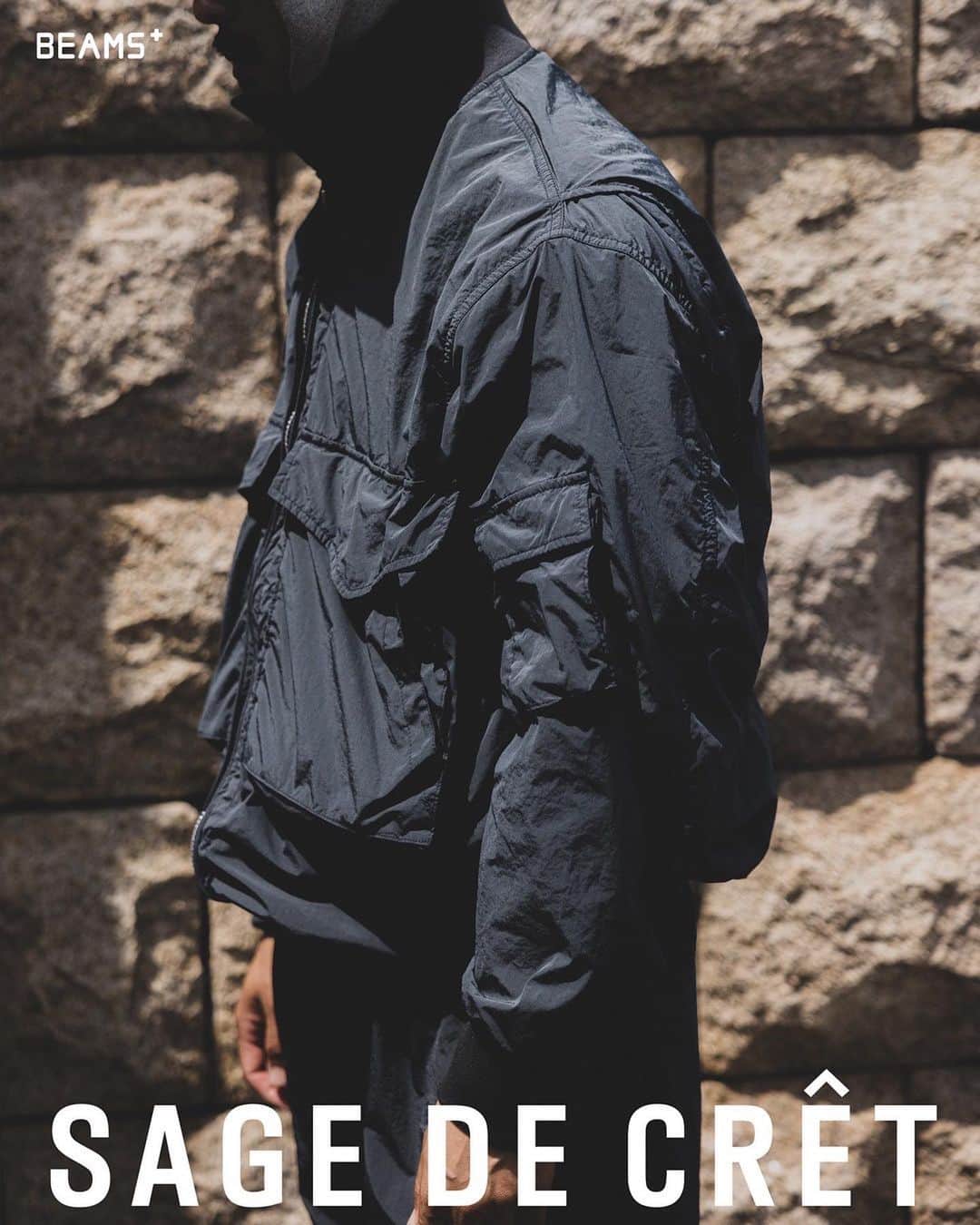 BEAMS+さんのインスタグラム写真 - (BEAMS+Instagram)「. SAGE DE CRET × BEAMS PLUS 10.6 (Fri.) Release  SAGE DE CRET" offers military and traditional wear, which is designer Hitoshi Senda's specialty. . The military set-up series is popular every season. This time, two models based on the "Flight Jacket" and "Over Pants" were produced. The flight jacket features front pocket details and action pleats at the back, while the over pants have a beautiful tapered silhouette. The two-layer tailoring using different fabrics for the outer and inner lining gives the garments an airy look and puckering of the sewing stitches created by the difference in shrinkage rates. . While retaining the original masculinity of military wear, the expression of the fabric and the refined silhouette make for an elegant set-up.  ------------------------------ . デザイナーの千田仁寿氏が得意とするミリタリーやトラディショナルウェアを展開する〈SAGE DE CRET〉。 . 毎シーズン好評のミリタリーセットアップシリーズ。今回は『Flight Jacket』『Over Pants』をベースに2型を製作。 フロントのポケットディテールやバックのアクションプリーツが特徴的なフライトジャケットに、綺麗なテーパードシルエットのオーバーパンツ。 表地と裏地には異なる生地を使った二層仕立てにより、縮率の差で生まれる縫製ステッチのパッカリングとエアリーな表情が魅力です。 . ミリタリー ウェア本来の男らしさを残しつつ、生地の表情や洗練されたシルエットにより上品なセットアップに仕上がりました。 . @sagedecretofficial @sagedecret_official_jp @beams_official @beams_plus_harajuku @beams_plus_yurakucho #sagedecret #beams #beamsplus」10月2日 20時02分 - beams_plus_harajuku