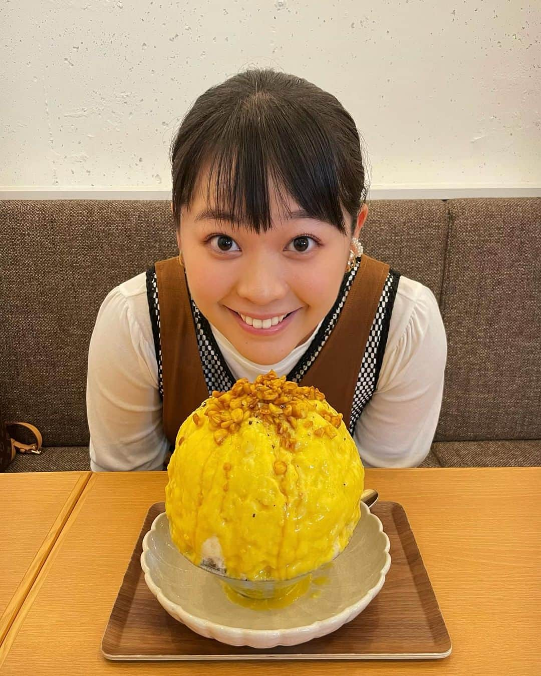 谷元星奈さんのインスタグラム写真 - (谷元星奈Instagram)「* 夏の思い出、とうもろこしのかき氷🌽 美味しすぎました、、、🤤 忘れられないなぁ〜恋しい、、、❤︎  #おやすみの日 #かき氷#人気店#並びました #美味しすぎて #実は#もう一回  #とうもろこしかき氷  #食べに行きました  #また#写真#載せます #ごーらー見習い#氷活動#氷活」10月2日 19時55分 - tanimoto_seina