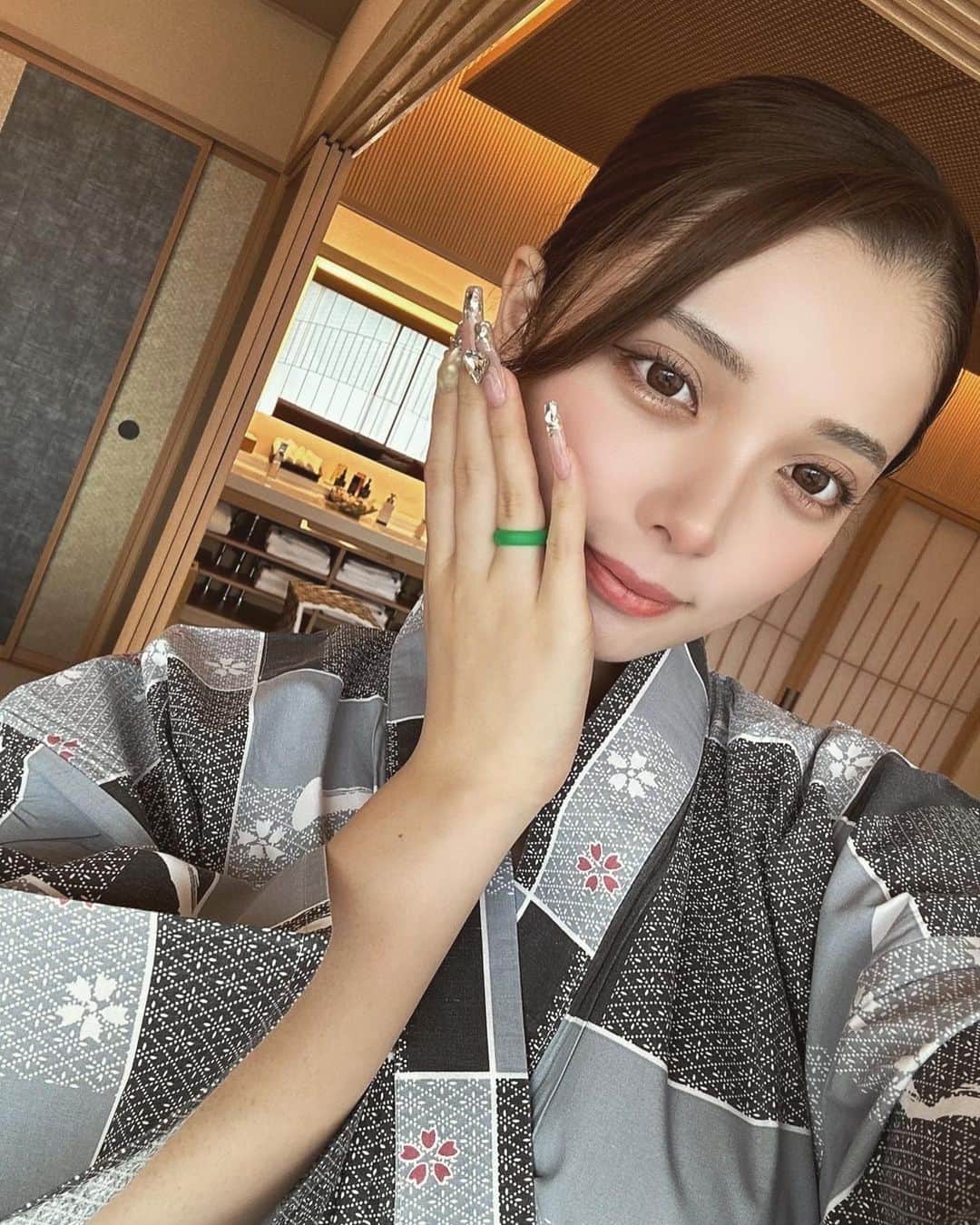 渡辺リサのインスタグラム：「テレビで観ててずっと気になってた星ひとみさんの 占いがスマホでできるって聞いたからやってみた🫣 リサは、cocoloni占い館 @honkaku_uranaiで 夫婦の相性を見てみた！  ちょっとした言葉の使い方など〜って書いてあるところあるんだけど気にしちゃうとこ結構あるから当たっててびっくりした🥺 対話を重ねていくことで理解し合えるってアドバイスも書いてあったし今後もっと色んな話していくよーにしよ！！  みんなも是非やってみて🫶🏻  #PR #cocoloni占い館 #占い #星ひとみ」
