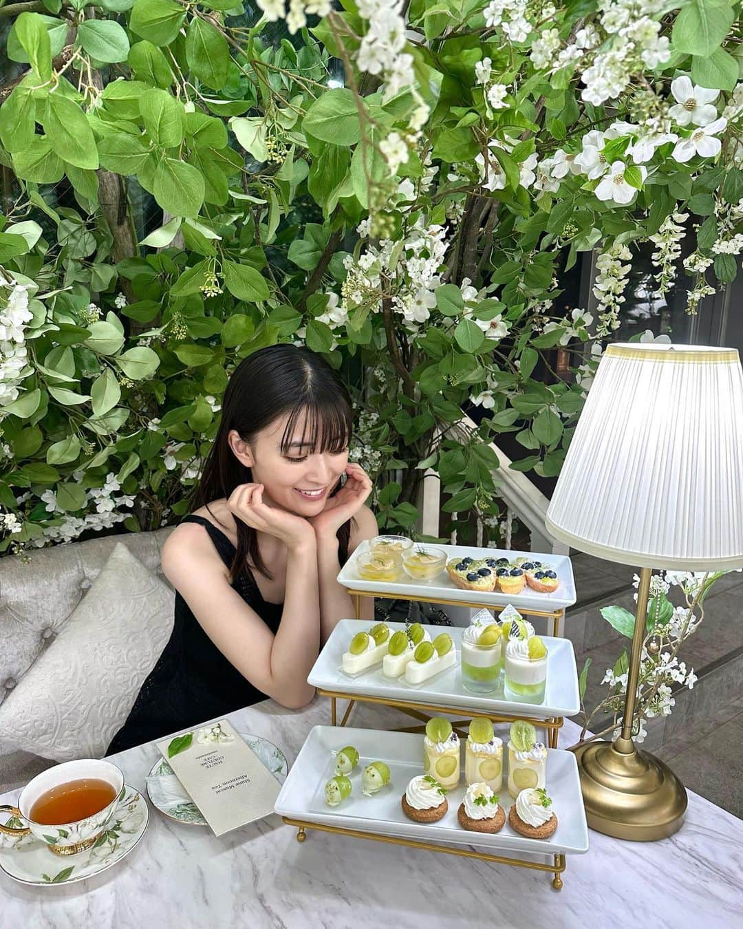 のインスタグラム：「大好きなシャインマスカットがたくさん使われてて幸せでした🤤  #HAUTECOUTURECAFE  #omotesando #ヌン活 #アフタヌーンティー #シャインマスカット」
