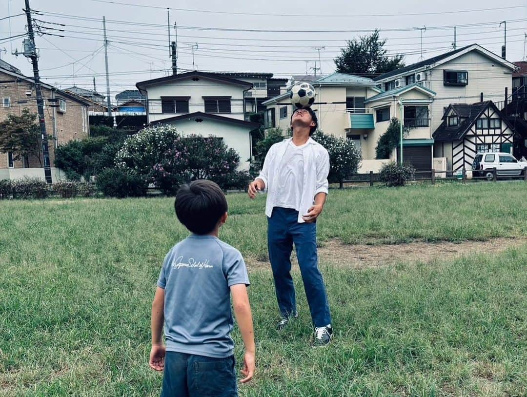 李忠成さんのインスタグラム写真 - (李忠成Instagram)「宣材写真撮り📸  portfolio photography by professionals in Kichijoji 🇯🇵.   #井の頭公園  #プロのカメラマンとスタイリストとプロデューサー  #一着しか持って来ない李が怒られる  #そりゃそうだ  #けど楽しかった」10月2日 20時10分 - tadanarilee_official