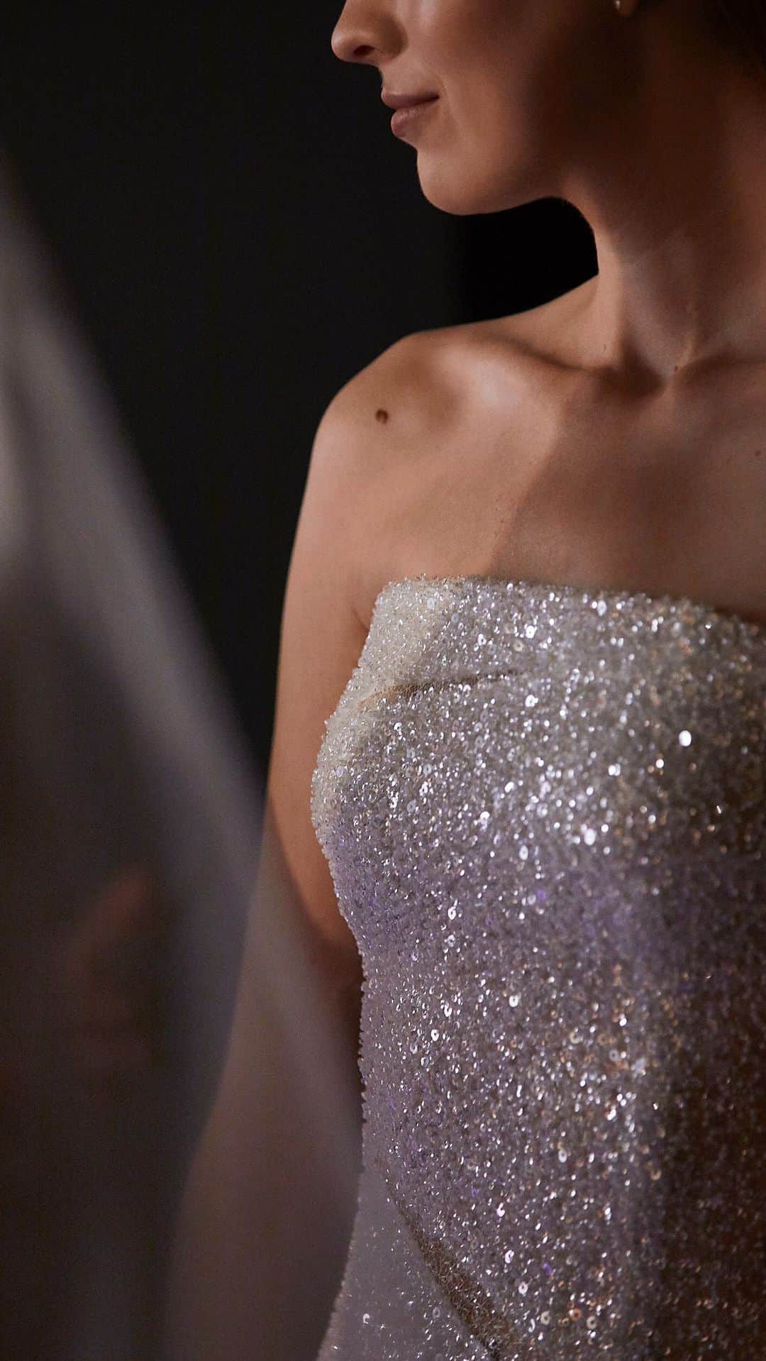 のインスタグラム：「We can’t stop thinking about Angelic dress💛  Discover our #AtelierPronovias collection at our in-store event from October 5-9th, link in bio to book your appointment🔗」