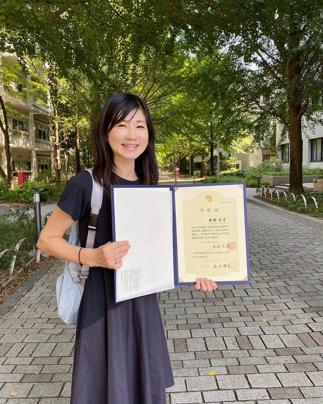 セントフォースさんのインスタグラム写真 - (セントフォースInstagram)「井田寛子です。  このたび東京大学大学院総合文化研究科広域科学専攻の修士課程を終え、修士の学位を得ました。 この2年間、たくさんの学びを得ることが出来ました。学位に恥じないよう、今後も気候変動や気象に関するコミュニケーションを極め、発信していきたいと思います。 よろしくお願いします。  #井田寛子 (@hirokoida926 ) #東京大学大学院」10月2日 20時05分 - centforce.official