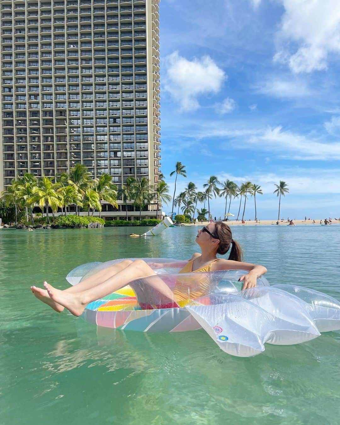 田代ひかりのインスタグラム：「キャンディーの浮き輪はワイキキで調達した🍬」