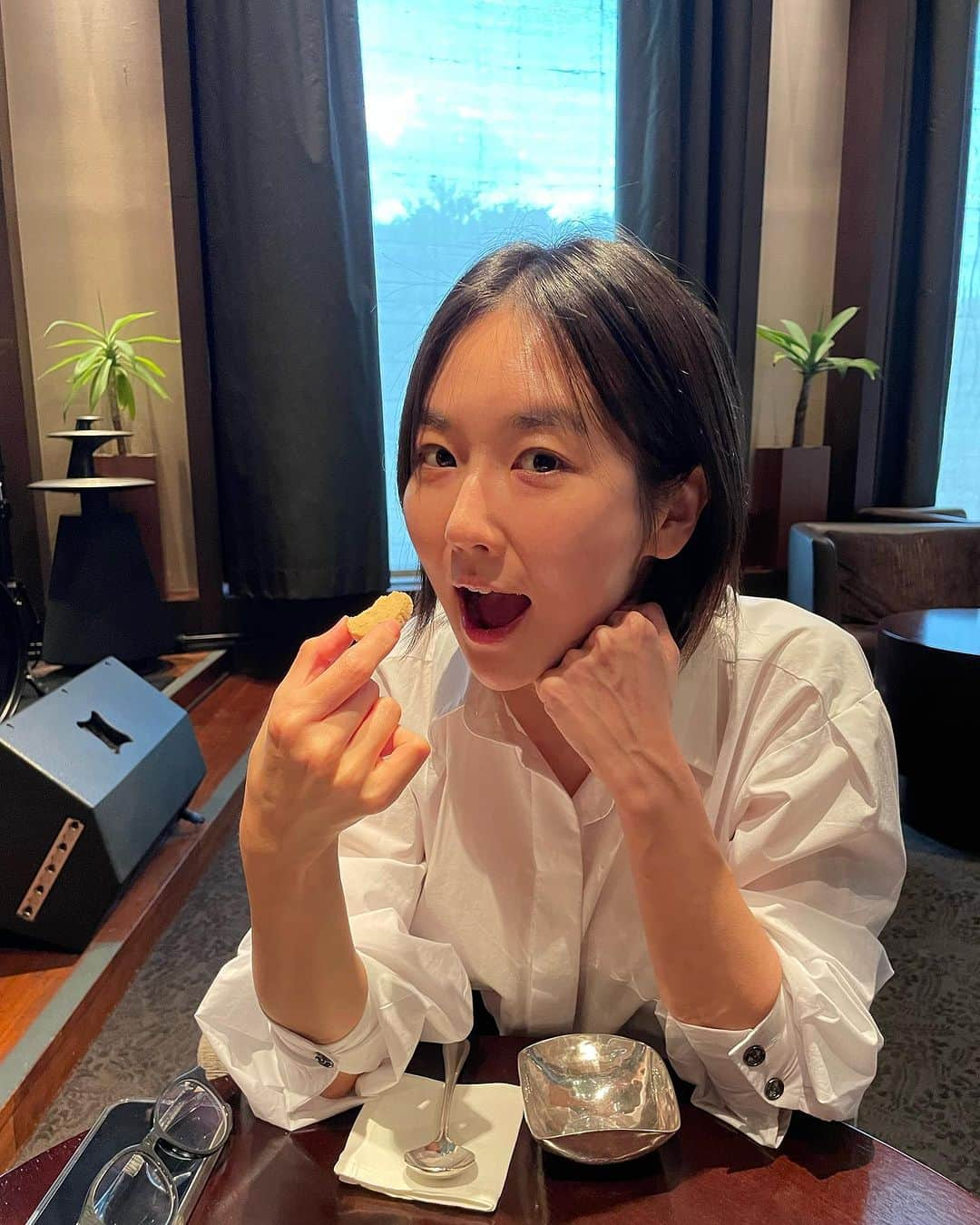 アン・ミナのインスタグラム：「보름달 같은 내얼굴🥳🎉🍯🎂」