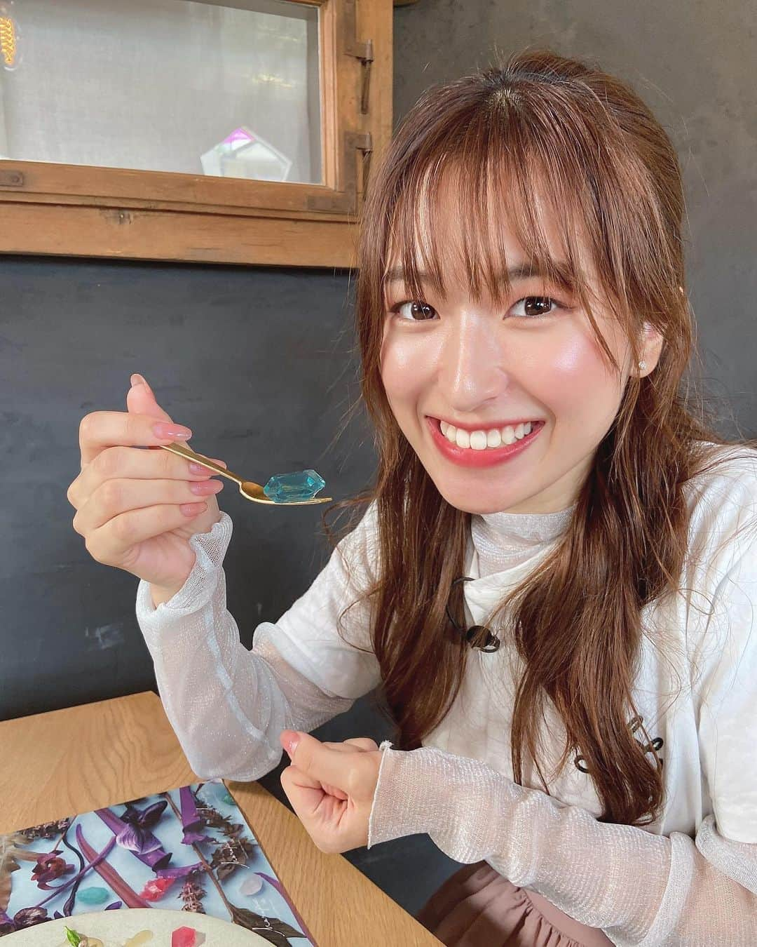 渡邊菜々さんのインスタグラム写真 - (渡邊菜々Instagram)「・  ロケで行ったカフェ💎  琥珀糖が沢山あって宝石みたいできれいだった〜🫣🤍  秋スイーツたまらんね〜🍁🍂  宝石のカッサータ モンブラン美味しかった🤤  #秋スイーツ#福岡カフェ #カフェ巡り#わたななカフェ巡ってみた  #最近行ってないな〜#行きたい🙂 #ハラペコラボ#琥珀糖#鉱物ヲカシ」10月2日 20時13分 - watanana1225