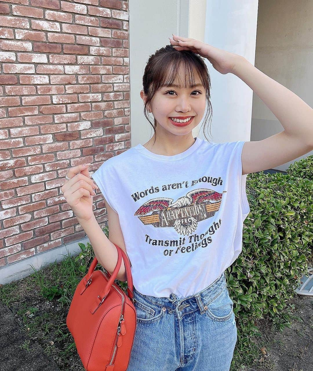 平山真衣のインスタグラム：「もうほぼ夏終わってるけど夏っぽい写真🍉笑  今年の夏はノースリーブにお世話になりました！来年はもっと着るぞ〜☺️笑    #かき氷食べる時の顔 #険しい #そしてしわくちゃ🤣笑 #ootd#ootdfashion#ノースリーブ#ノースリーブコーデ#デニムコーデ#カジュアルコーデ #カジュアルファッション #UNIQLO#hm#プチプラコーデ#プチプラファッション#高身長コーデ#骨格ナチュラル#NMB48#02」