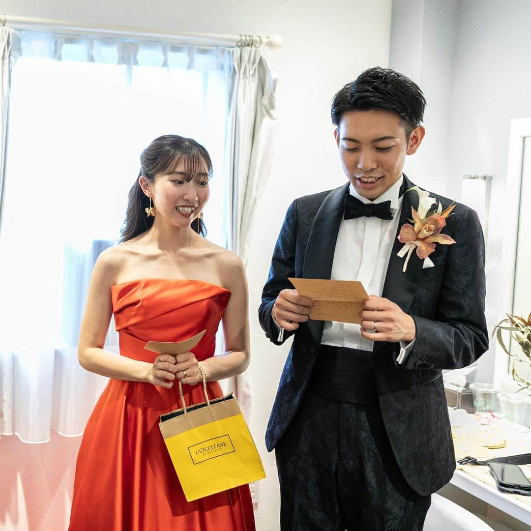 アルカンシエル南青山さんのインスタグラム写真 - (アルカンシエル南青山Instagram)「【Wedding Photo Wish Staff❁】 ・ アルカンシエル南青山にて結婚式を迎えられたお2人♡ ・  4ヶ月前から一緒に準備をして、当日無事に迎えられましたこと 大変嬉しく思います✨ 式後には会えなくなってしまいちょっぴり悲しくなる気持ちも･･･ ・ おふたりからのサプライズのお手紙も とっても忘れられません ・ 結びにおふたりと担当プランナーでお写真を撮らせていただきました📸 ・ この度はご結婚誠におめでとうございます！！♡  . .................................. 南青山で🌱光×水×緑🌿 を感じられる結婚式場🕊✴︎ . 『感謝を、式のまんなかに。』をテーマに 自然体で感謝が伝わる結婚式の事例を紹介💛 . 👇🏻をタップ🌈👣 @arcenciel.minamiaoyama ......................................  #スタッフ写真  #結婚式フォト  #ウエディングフォト  #オリジナルフォト  #ウエディングレポート #ウエディングレポ #アルカンシエル #アルカンシエル南青山 #アルカン花嫁 #東京花嫁 #東京プレ花嫁 #東京ウェディング #東京結婚式 #表参道花嫁 #表参道プレ花嫁 #表参道ウェディング #表参道結婚式 #ナチュラルウェディング #日本中のプレ花嫁さんと繋がりたい #感謝を式のまんなかに #2023秋婚 #2023冬婚 #2024春婚 #2024夏婚」10月2日 21時00分 - arcenciel.minamiaoyama