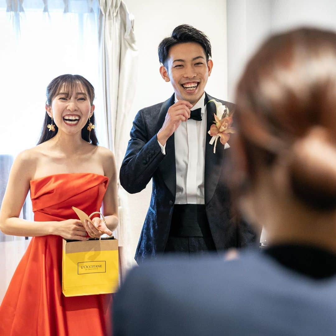 アルカンシエル南青山さんのインスタグラム写真 - (アルカンシエル南青山Instagram)「【Wedding Photo Wish Staff❁】 ・ アルカンシエル南青山にて結婚式を迎えられたお2人♡ ・  4ヶ月前から一緒に準備をして、当日無事に迎えられましたこと 大変嬉しく思います✨ 式後には会えなくなってしまいちょっぴり悲しくなる気持ちも･･･ ・ おふたりからのサプライズのお手紙も とっても忘れられません ・ 結びにおふたりと担当プランナーでお写真を撮らせていただきました📸 ・ この度はご結婚誠におめでとうございます！！♡  . .................................. 南青山で🌱光×水×緑🌿 を感じられる結婚式場🕊✴︎ . 『感謝を、式のまんなかに。』をテーマに 自然体で感謝が伝わる結婚式の事例を紹介💛 . 👇🏻をタップ🌈👣 @arcenciel.minamiaoyama ......................................  #スタッフ写真  #結婚式フォト  #ウエディングフォト  #オリジナルフォト  #ウエディングレポート #ウエディングレポ #アルカンシエル #アルカンシエル南青山 #アルカン花嫁 #東京花嫁 #東京プレ花嫁 #東京ウェディング #東京結婚式 #表参道花嫁 #表参道プレ花嫁 #表参道ウェディング #表参道結婚式 #ナチュラルウェディング #日本中のプレ花嫁さんと繋がりたい #感謝を式のまんなかに #2023秋婚 #2023冬婚 #2024春婚 #2024夏婚」10月2日 21時00分 - arcenciel.minamiaoyama