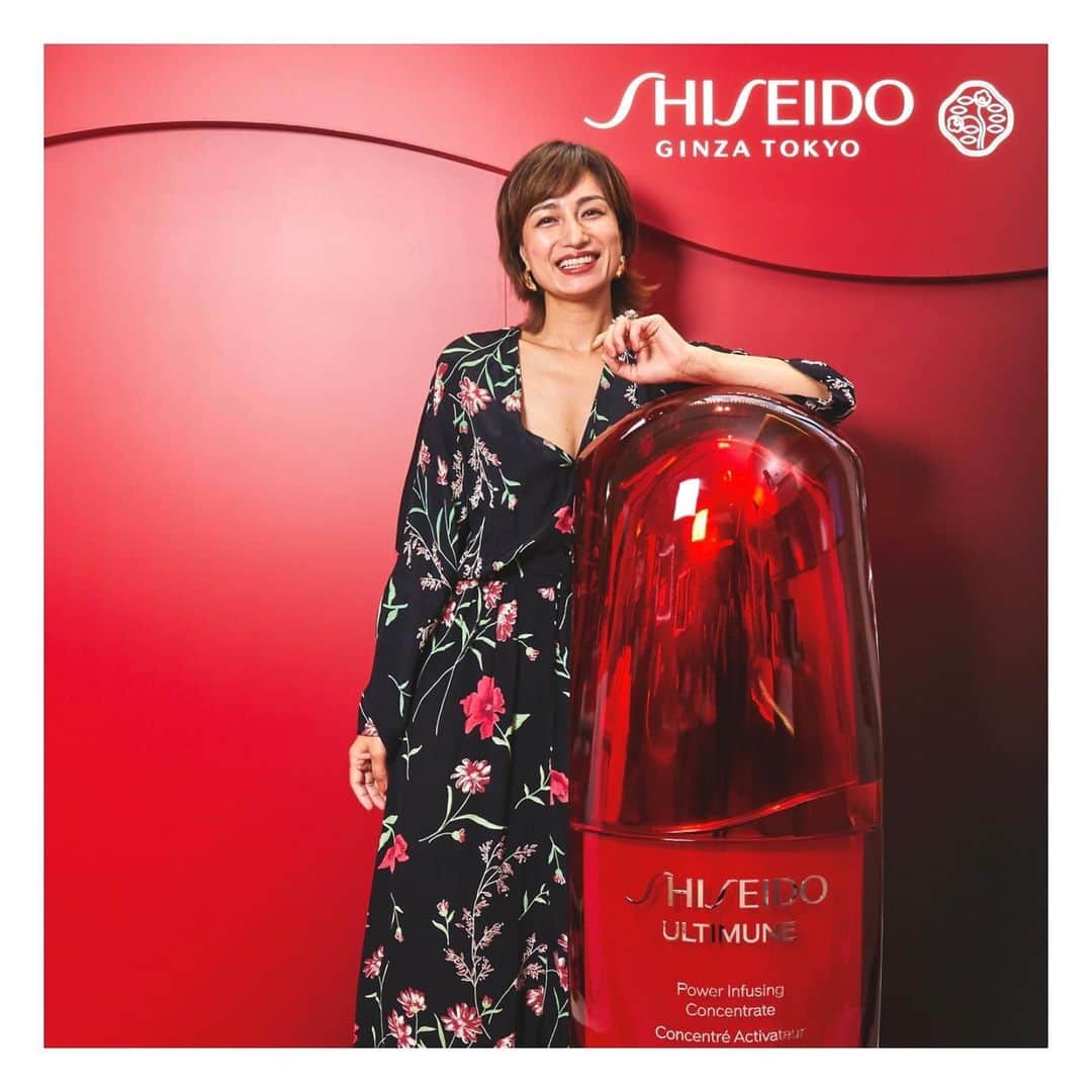 佐田真由美さんのインスタグラム写真 - (佐田真由美Instagram)「18種類の美容成分を1滴に閉じ込めた美容液👀✨‼️  浸透力が凄すぎた😭 ポップアップにいらしたお客様皆様が大絶賛の嵐👏でした❤️ 是非是非試して欲しい！ @shiseido_japan  最後の写真 久々に会えたヨンちゃん💘 ハッピーで可愛くて 私もすっかり #ヨンズ でーす✌️  #pr  #アルティミューン  #美肌免疫」10月2日 20時17分 - sadamayumi