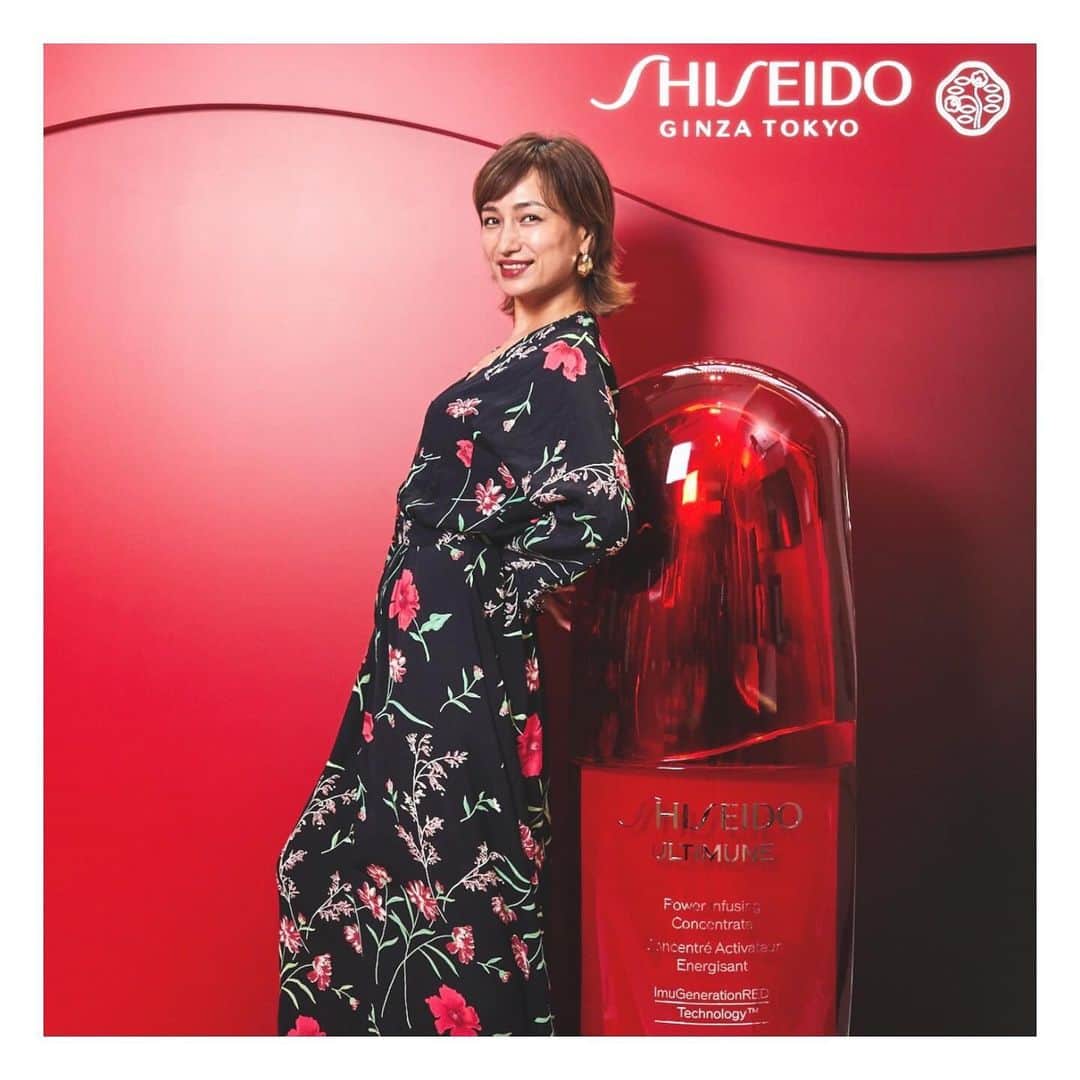 佐田真由美さんのインスタグラム写真 - (佐田真由美Instagram)「18種類の美容成分を1滴に閉じ込めた美容液👀✨‼️  浸透力が凄すぎた😭 ポップアップにいらしたお客様皆様が大絶賛の嵐👏でした❤️ 是非是非試して欲しい！ @shiseido_japan  最後の写真 久々に会えたヨンちゃん💘 ハッピーで可愛くて 私もすっかり #ヨンズ でーす✌️  #pr  #アルティミューン  #美肌免疫」10月2日 20時17分 - sadamayumi
