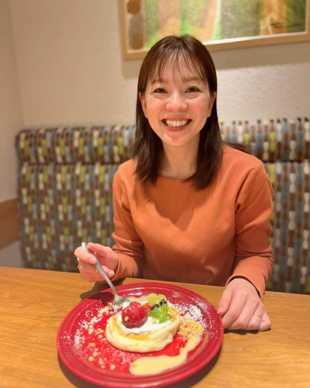 芳賀愛華さんのインスタグラム写真 - (芳賀愛華Instagram)「. いつの日かのランチ😋❤️  久しぶりにパンケーキ食べた🥞😆❤️ ふわっ！とろっ！で最高でした😋  食べてる投稿ばっかり🤭笑  #札幌カフェ#札幌ランチ#グルメ#ランチ#カフェ#パンケーキ#むさしの森珈琲」10月2日 20時17分 - aika_haga