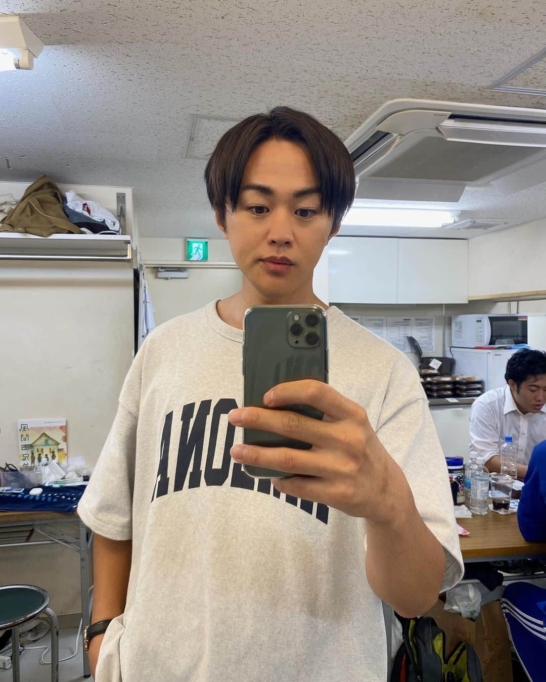久保宏貴のインスタグラム：「昨日、舞台『風間四兄弟妹』が終演しました♪  今回も素敵な脚本とお芝居を届ける事が出来ました。  年内の舞台は終わりになると思いますが... またお会い出来る事を心より楽しみにしております☺︎  キャストの皆様、関係者の皆様、そしてご来場頂きました全てのお客様、本当にありがとうございました！！！ ・ ・ ・ #舞台 #中野 #ぶたのちょきんばこ #風間四兄弟妹  #久保宏貴」