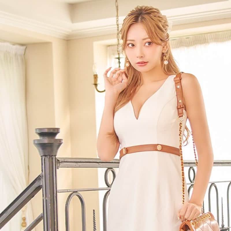 シュガーさんのインスタグラム写真 - (シュガーInstagram)「. CAMEL by color 🥮🧡  オシャレな10月のスタートダッシュを きるのはキャメルバイカラードレス🍯🧡 . 暖かみのあるアイボリーとキャメルが とろけるようなほろ苦さを演出🧡 . . サイトのトップでチェックしてね♡ . 🔍No.GL3504 ¥23,800+tax . . #キャバドレス #キャバクラ #キャバ嬢 ＃キャバドレス #ドレス #シュガードレス #ドレスシュガー #キャバキャバ #ナイトナビ #ぴょな #pyuna #グロッシー #glossy #アンドレス #歌舞伎町 #北新地 #すすきの」10月2日 20時21分 - dress_sugar