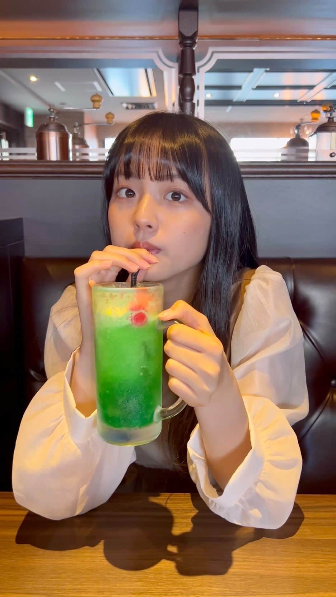 のインスタグラム：「優名の好きな喫茶店スイーツはなんでしょう？ Seventeenモデルブログをチェックしてみてね☺︎  #Seventeen#セブンティーン #モデルブログ#ブログ #メロンソーダ#喫茶店スイーツ #jc2#09」