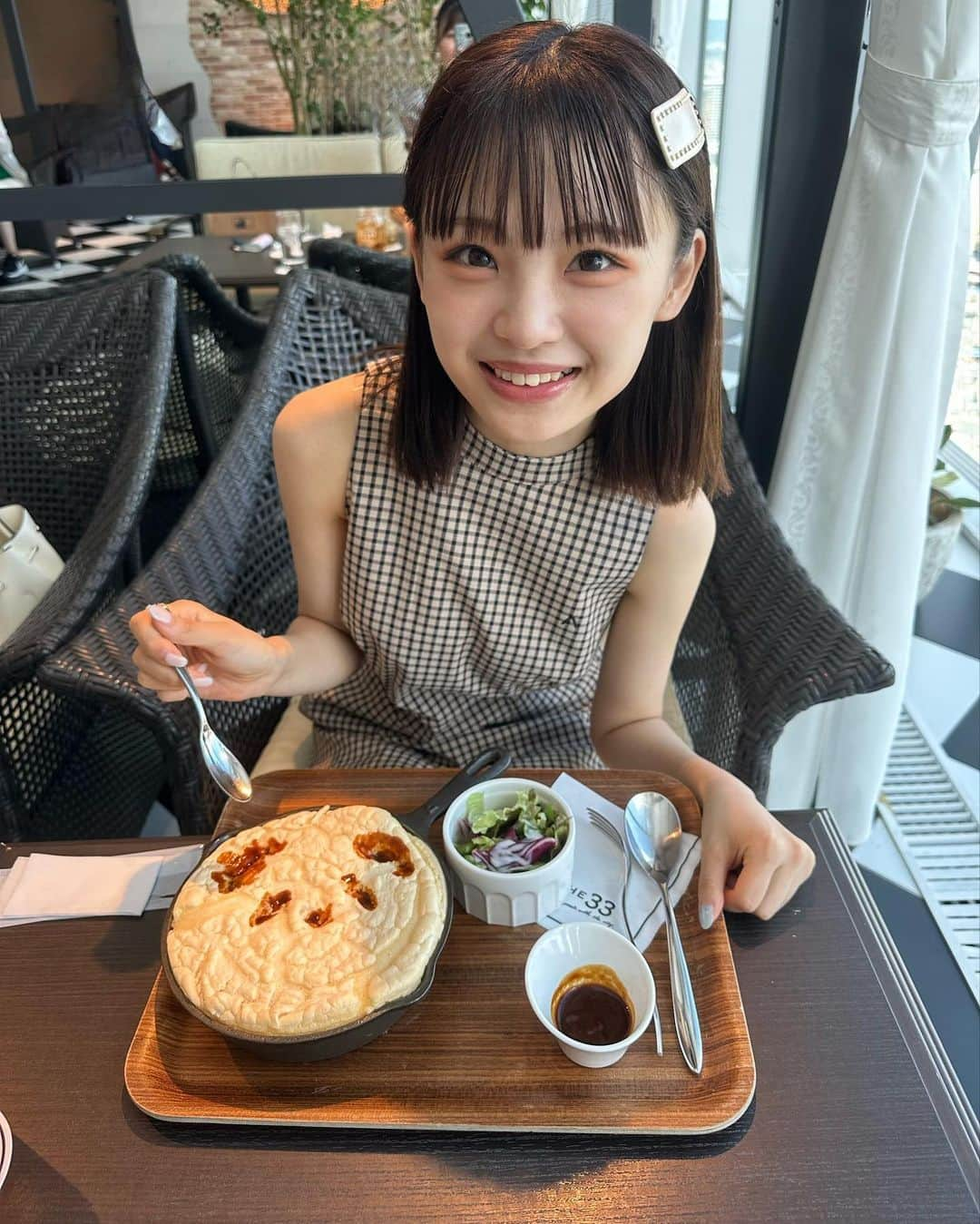 新澤菜央さんのインスタグラム写真 - (新澤菜央Instagram)「美味しくなるおまじないかけてあげようか🪄⭐️❔  ⠀ #彼女の私服がかわいい #低身長コーデ #sサイズコーデ #sサイズ女子 #156cm #骨格ウェーブ #イエベメイク #the33teaandbarterrace #大阪カフェ #大阪グルメ #大阪ランチ #西梅田 #andmary #frayid #rande #ノースリーブ #ワンピース #ワンピースコーデ #ootd #code #dailylook #fashion」10月2日 20時37分 - _shinshin_48