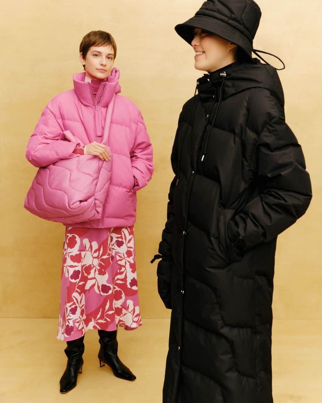 マリメッコのインスタグラム：「This is our FW23 interpretation of the Taifuuni (typhoon) pattern by Maija Isola. Topstitched and as topical as ever! Which item is your favorite: the short Textuuri jacket, the Pillow Weekender bag, the long Teema coat, or the Pillow bucket hat? 💞  Explore the newest arrivals at marimekko.com. #marimekko」