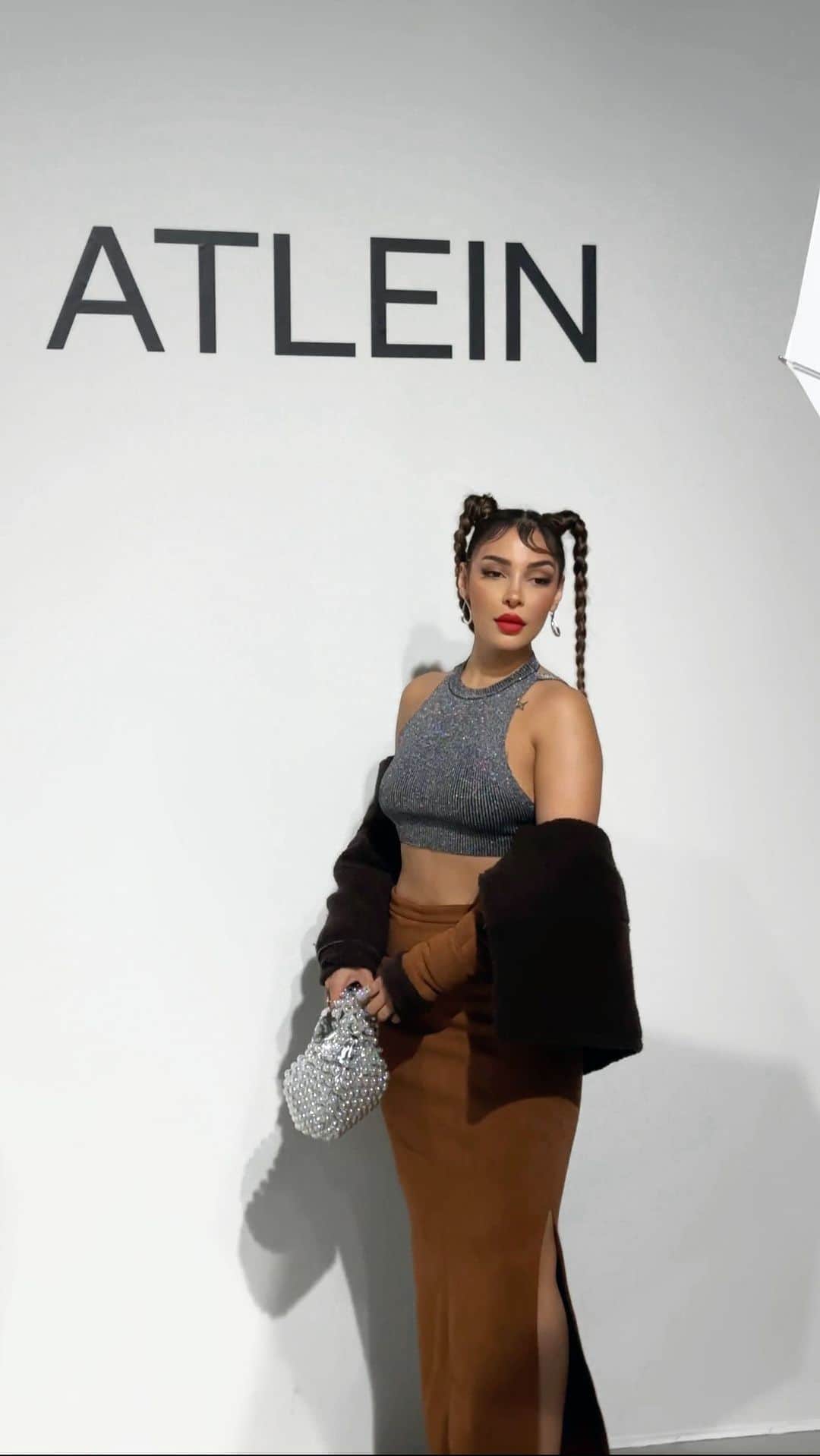sananasのインスタグラム：「TLC vibes for @atleinparis show 👌🏻 Make up @lorealparis  Hair @alexis.parente @ghdfrance  Bijoux @statement.paris   #pwf #atlein  #atleinfw23」