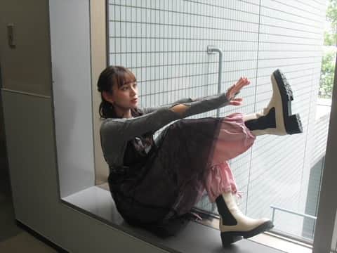 のインスタグラム：「★ 先日も #王様のブランチ ありがとうございました📺  北海道フェア最高やったなあ、、 中継後にしっかり頂きました満腹🍈！  ［中継］ junpsuit @pameopose   ［スタジオ］ tops @musubore_official  bottom @alleybywcloset  accessory @loni_jewelry_  boots @randa_pic」