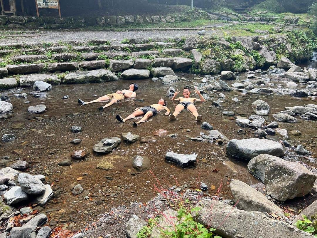 菊池大介さんのインスタグラム写真 - (菊池大介Instagram)「・ ・ ・ 最高のサ活🧖♨️  足柄のテントサウナ @ashigara_sauna にベルマーレフットサルメンバーで行ってきました。  サウナでこんなに整ったのは初めて。ほんと最高だった。 明日からまた頑張ろ🤩💪  是非究極のサ活を求めて足柄のテントサウナに遊びにきてください😎☀️  #足柄のテントサウナ #bellmare_F #ThanksRespect #Fリーグ」10月2日 20時45分 - kikudai0412