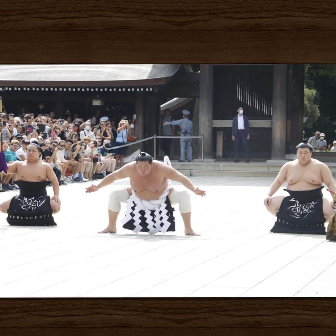 日本相撲協会さんのインスタグラム写真 - (日本相撲協会Instagram)「明治神宮力士戦士権大会  令和5年10月2日、 国技館で明治神宮力士選士権が行われました。 それに先立ち、明治神宮では横綱照ノ富士による奉納土俵入り。 太刀持ち翠富士、露払い熱海富士。  国技館では前回大会優勝の豊昇龍より優勝旗返還。 その後トーナメント戦が行われ、霧島が見事優勝を果たしました。 第二部の十両トーナメント戦は島津海が制しました。  @sumokyokai  #sumo #相撲 #明治神宮 #明治神宮力士戦士権 #国技館 #東京 #両国 #japan #tokyo #お相撲さん #霧島 #島津海」10月2日 20時45分 - sumokyokai