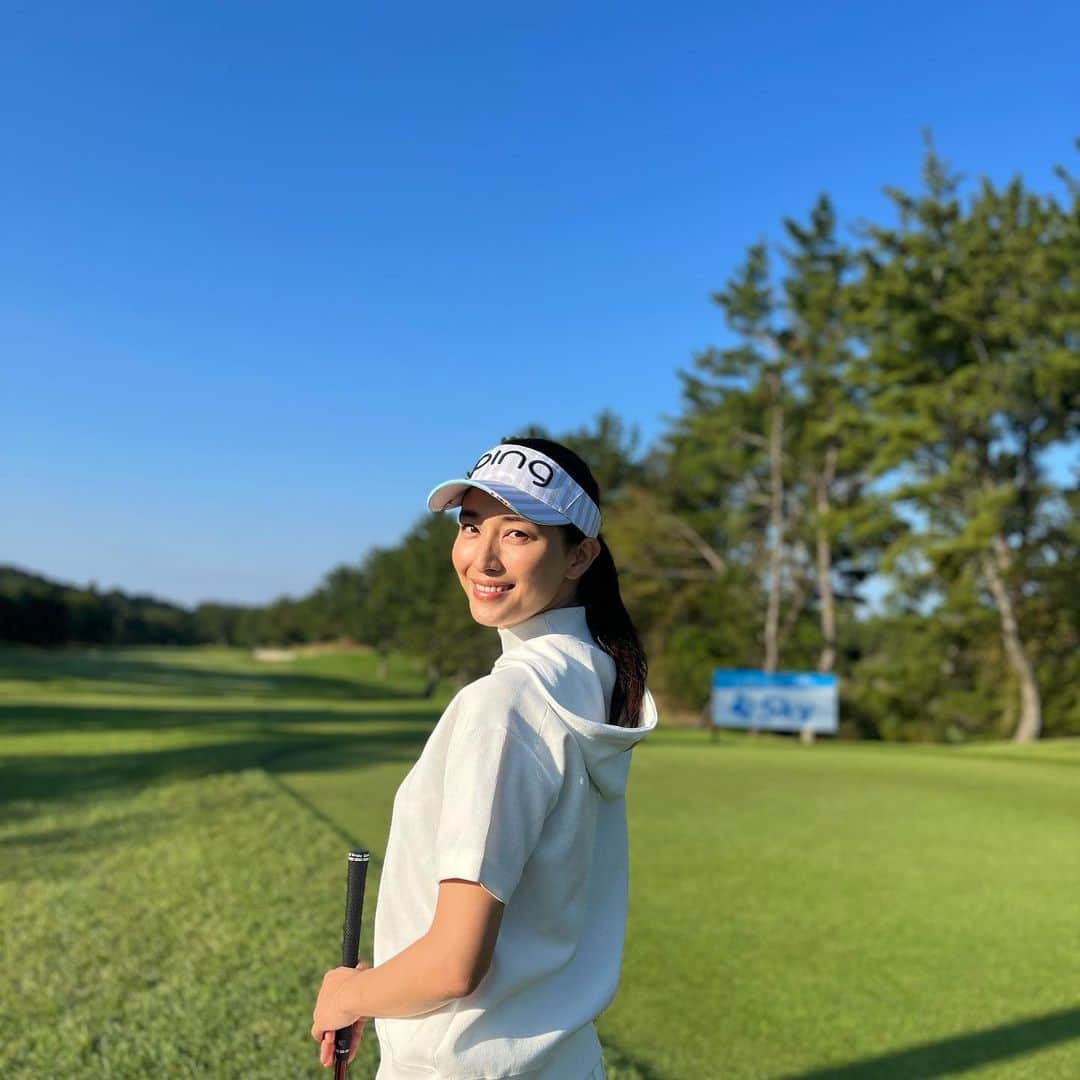 橋本マナミさんのインスタグラム写真 - (橋本マナミInstagram)「#スカイレディースabc杯  プロアマに参加してきました🥰 調子は、、、😅でしたが最高のおもてなしと綺麗なゴルフ場にとても癒されました💕 ワンピース　@adore_jp  ゴルフウェア　@pingapparel_japan」10月2日 20時38分 - manami84808