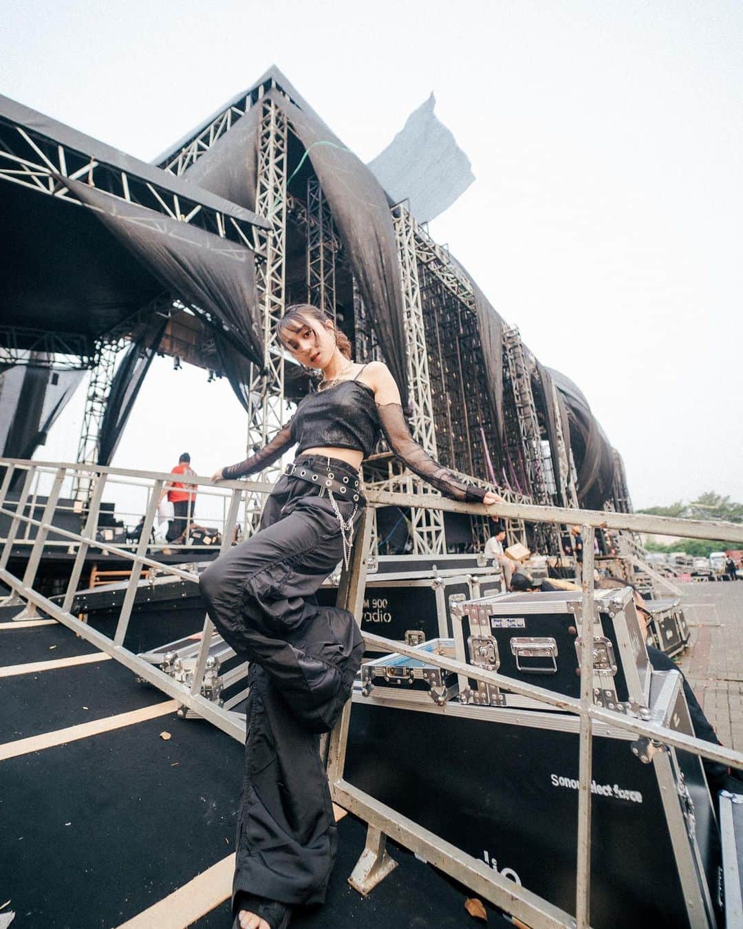 のインスタグラム：「Tampang boleh heavy metal hati tetep heavy rotation🤭🤗🫣」