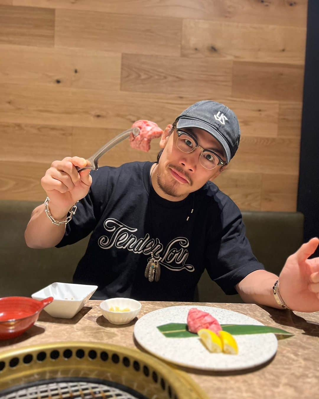 矢地祐介のインスタグラム：「今日はごちそう〜😋‼️ 昨日のRIZINを語りつつ肉を食うっ‼️ ごちそうさまでした🙏🏻‼️」