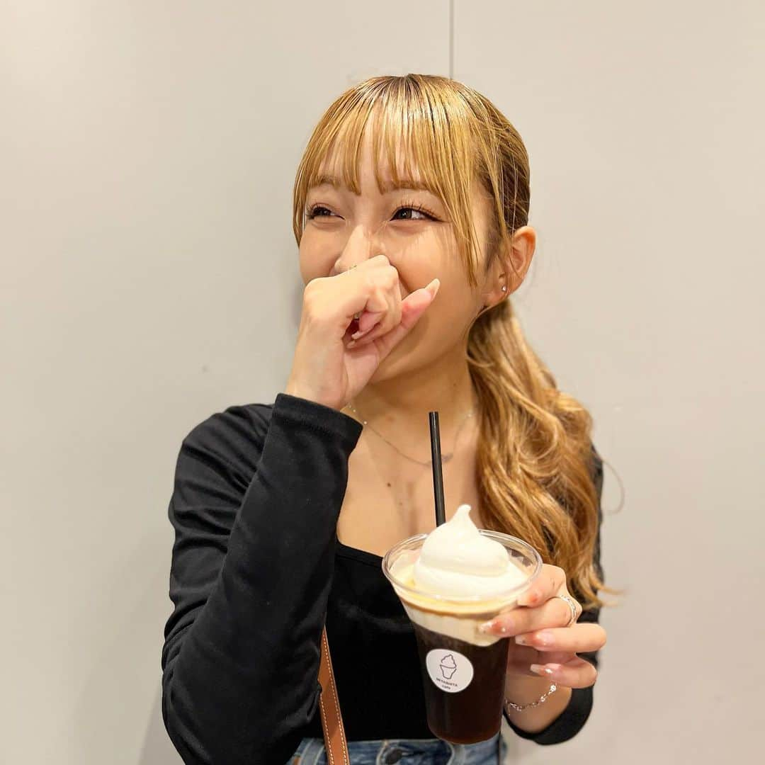 三谷紬さんのインスタグラム写真 - (三谷紬Instagram)「🍨☕️ もう季節は秋のはずなのに… まだまだ暑い東京😵 先日のコーヒーフロート♡ 最近インスタの投稿画面が自分ばっかりで なんか嫌なので今日はこちらを💁‍♀️ ばぶばぶ👶ねおちゃんとカフェ活。 私といるとねおはこんなに“バブみ”があります。 かわいいでしょ🤦🏻‍♀️🫶 * #コーヒーフロート#コーヒー#coffee#コーヒー#フロート#渋谷#shibuya#カフェ#cafe#カフェ活#カフェ巡り#ねお#バブ#赤ちゃん#👶#可愛い#テレビ朝日#アナウンサー#三谷紬」10月2日 20時43分 - mitani_tsumugi