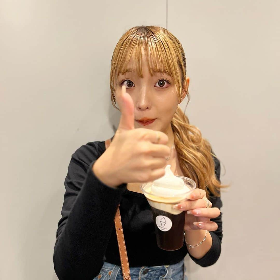 三谷紬さんのインスタグラム写真 - (三谷紬Instagram)「🍨☕️ もう季節は秋のはずなのに… まだまだ暑い東京😵 先日のコーヒーフロート♡ 最近インスタの投稿画面が自分ばっかりで なんか嫌なので今日はこちらを💁‍♀️ ばぶばぶ👶ねおちゃんとカフェ活。 私といるとねおはこんなに“バブみ”があります。 かわいいでしょ🤦🏻‍♀️🫶 * #コーヒーフロート#コーヒー#coffee#コーヒー#フロート#渋谷#shibuya#カフェ#cafe#カフェ活#カフェ巡り#ねお#バブ#赤ちゃん#👶#可愛い#テレビ朝日#アナウンサー#三谷紬」10月2日 20時43分 - mitani_tsumugi