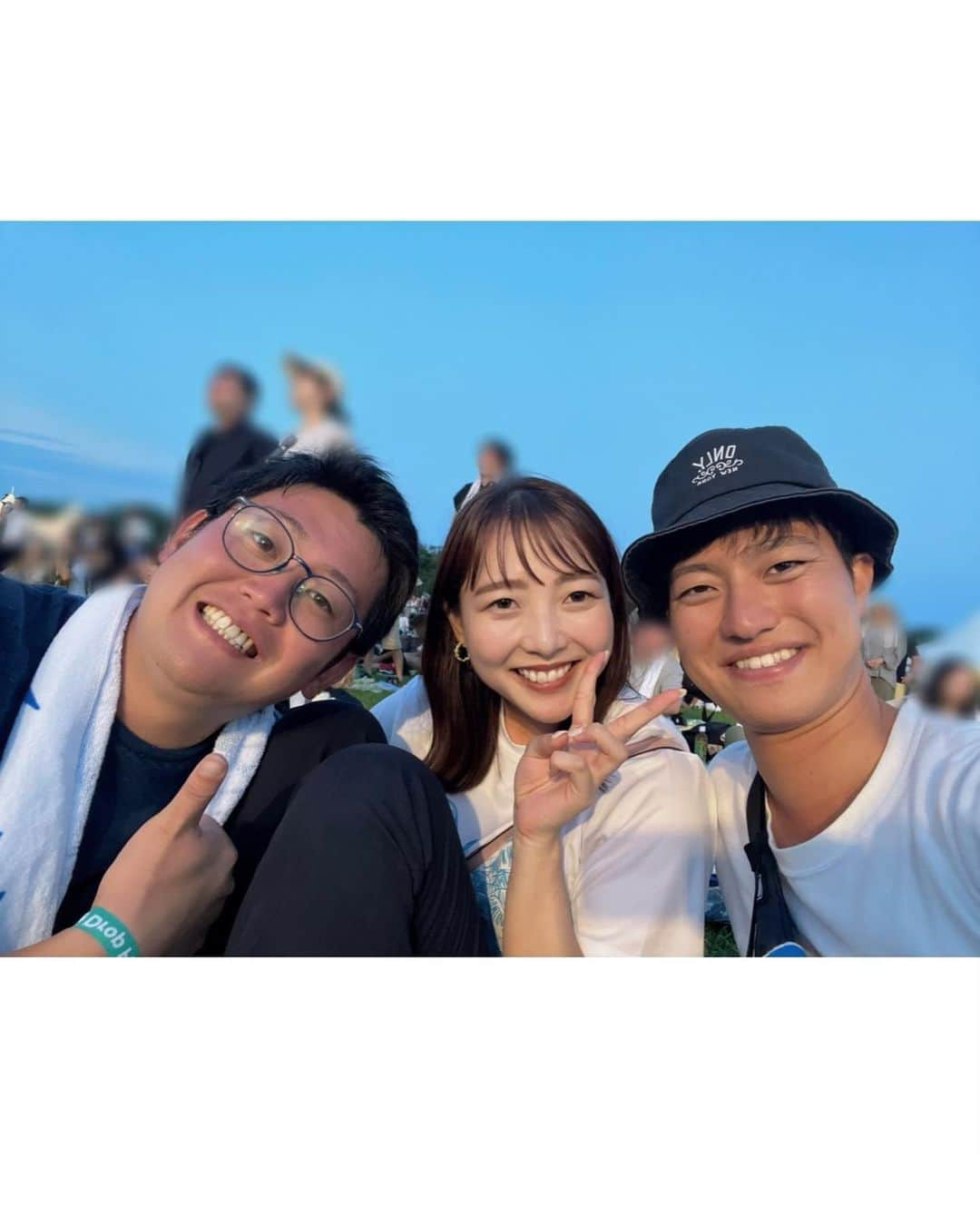 清水玲さんのインスタグラム写真 - (清水玲Instagram)「・ ・  THE DROP FESTIVAL 2023 沢山の方にご来場頂きました！！  すごい盛り上がりでしたね〜☺️✨  フェスというものに初めて参加したので、 アーティストの皆さんのオーラと歌の力に 圧倒されました！！！🎶  MCとして何度かステージにも立ちましたが、 本当に温かい会場で🥹 私にまで掛け声を下さる方もいて🥹 アーティスト気分を少しだけ味わえました💓  写真は ︎どようだよ(^^)の生中継に飛び入り参加して 弥生さんと澁谷くんと🫶 そしてプライベートで来ていた瀬藤さん山崎くんと🫶  ・ ・  #宮崎#宮崎放送#MRT#アナウンサー#thedropfestival#dropfestival  #miyazaki#フェス#2023」10月2日 20時48分 - mrt.shimizu