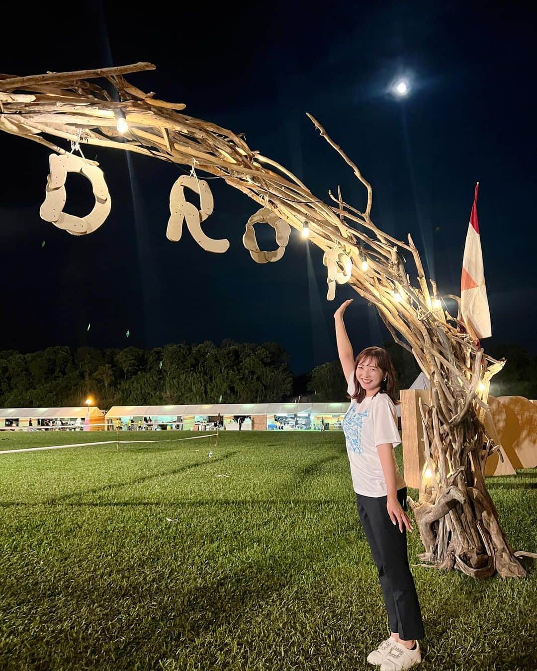 のインスタグラム：「・ ・  THE DROP FESTIVAL 2023 沢山の方にご来場頂きました！！  すごい盛り上がりでしたね〜☺️✨  フェスというものに初めて参加したので、 アーティストの皆さんのオーラと歌の力に 圧倒されました！！！🎶  MCとして何度かステージにも立ちましたが、 本当に温かい会場で🥹 私にまで掛け声を下さる方もいて🥹 アーティスト気分を少しだけ味わえました💓  写真は ︎どようだよ(^^)の生中継に飛び入り参加して 弥生さんと澁谷くんと🫶 そしてプライベートで来ていた瀬藤さん山崎くんと🫶  ・ ・  #宮崎#宮崎放送#MRT#アナウンサー#thedropfestival#dropfestival  #miyazaki#フェス#2023」