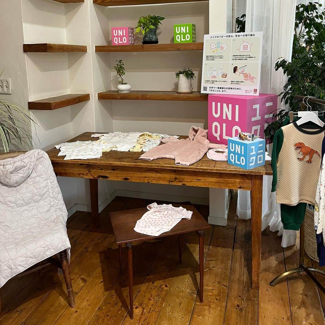 宇佐美彩さんのインスタグラム写真 - (宇佐美彩Instagram)「先日、UNIQLOキッズ展示会におじゃまし、秋冬の新作を試着させていただきました🍠  シンプルなインナーに、カラーアウターやチェックのシャツでアクセントをつけたコーデを💫 暖かさが1.2倍になったパフテックウォッシャブルベストがふわふわで気持ち良く、カラーも綺麗で使いやすそう✨ 普段ほぼ車移動のわたしたちにはこういうアウターが重宝するんですよね👦🏻👦🏻🚘  次男くんが試着したアニアのパジャマもかわいかった💖 ユニクロのパジャマはお腹が出ないようにボタンが付いているところがもう大好きすぎますよね🥹  今回の秋冬は、落ち着いた少し大人っぽいベーシックなイメージで打ち出しているそうです💡 機能性も抜群でどれも欲しくなるようなユニクロキッズの秋冬商品でした🍁  #uniqlokids #ユニクロキッズ #PR #こどものいる暮らし #こどもと暮らす #キッズコーデ #キッズファッション」10月2日 20時53分 - o0oayankeyo0o