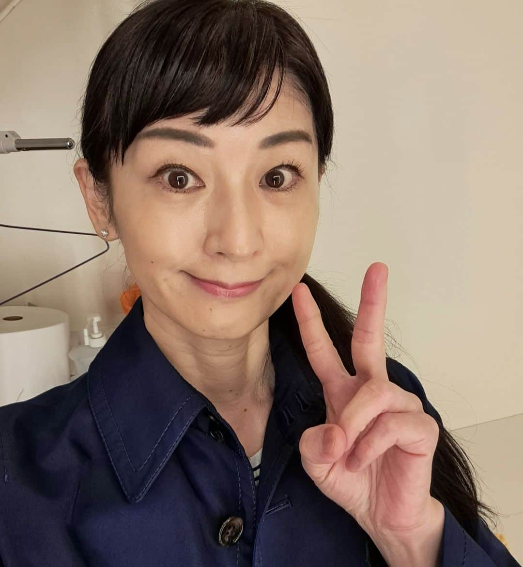 高橋靖子さんのインスタグラム写真 - (高橋靖子Instagram)「NGK アキさん座長週千秋楽❤️鏡前で写真を撮ってたら、アキさんも写ってくれた😆✌ #なんばグランド花月 #NGK  #吉本新喜劇 #よしもと新喜劇 #新喜劇 #大阪 #難波 #OSAKA  #NAMBA」10月2日 20時53分 - oyasupororo