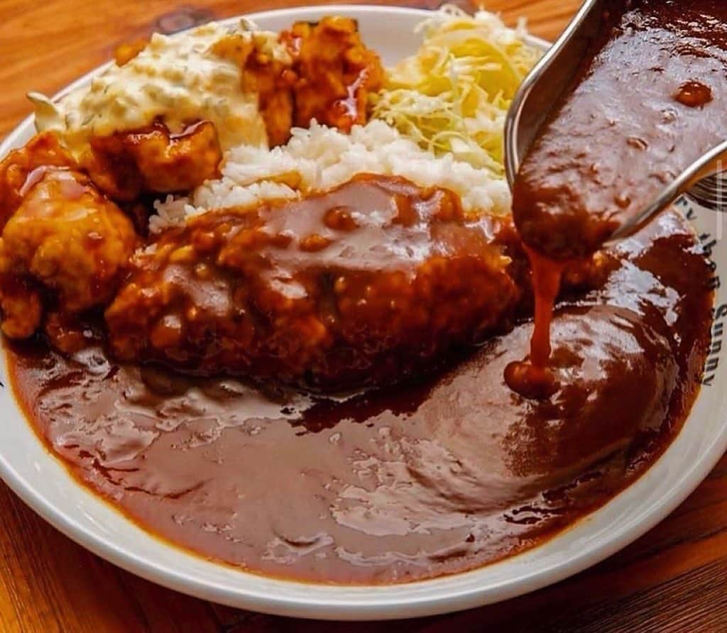 チキン南蛮カレーのルウ王子さんのインスタグラム写真 - (チキン南蛮カレーのルウ王子Instagram)「本日もカレー倶楽部ルウへ たくさんのご来店 あルウがとうございます！  10月もカレー倶楽部ルウ 看板メニュー チキン南蛮カレーが 大人気！  食欲の秋は カレー倶楽部ルウで テゲうまカレーを食べルウ！ ★ ★ #カレー好きと繋がりたい #チキン南蛮カレー #都城ランチ #カレー #宮崎グルメ #都城カレー #カレー倶楽部ルウ #宮崎 #都城 #カレー好きな人と繋がりたい #宮崎ランチ #都城メンチ #チキン南蛮 #ミート券 #都城市プレミアム付スマイル商品券」10月2日 21時02分 - currynoprince