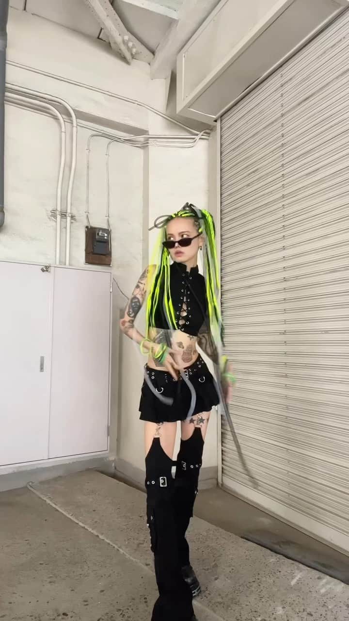 のインスタグラム：「🩶 #可不 #cyberpunk #アンドロイドギャル  #braids #cornrows #ブレイズ #コーンロウ」