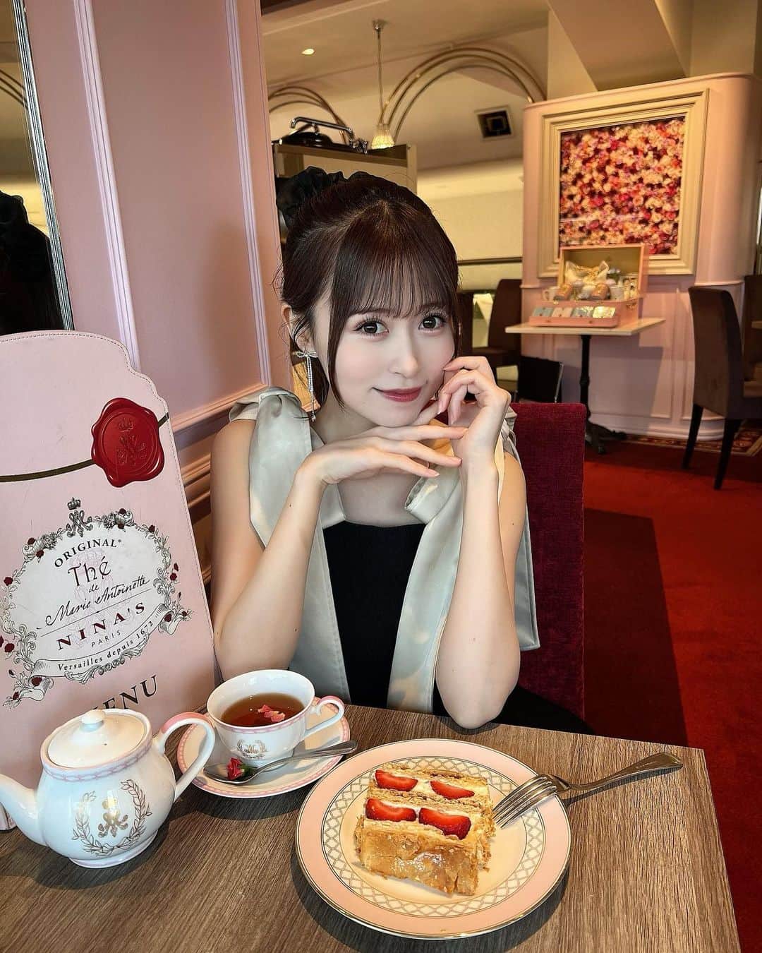 冨吉明日香さんのインスタグラム写真 - (冨吉明日香Instagram)「少し前に行ったカフェ🍰❤️‍🔥  @amerge.official のワンピース 今年の夏たくさん着た☺︎  . #カフェ #カフェランチ  #カフェ巡り  #新宿カフェ #新宿ランチ #東京カフェ」10月2日 20時55分 - asuka__t920