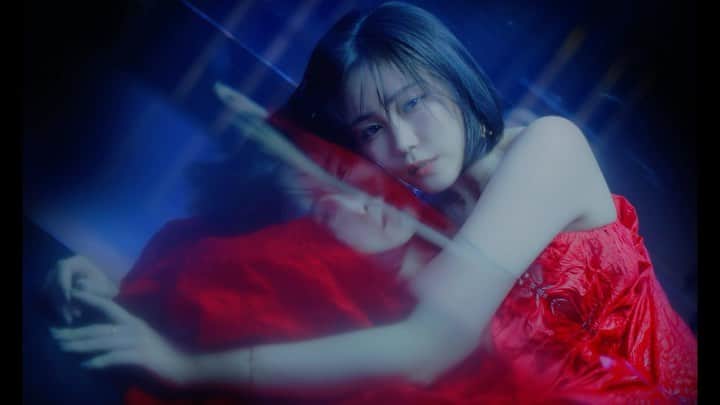 鷲尾伶菜のインスタグラム：「ALBUM「For My Dear」 銀色MV Teaser 10/11📺」