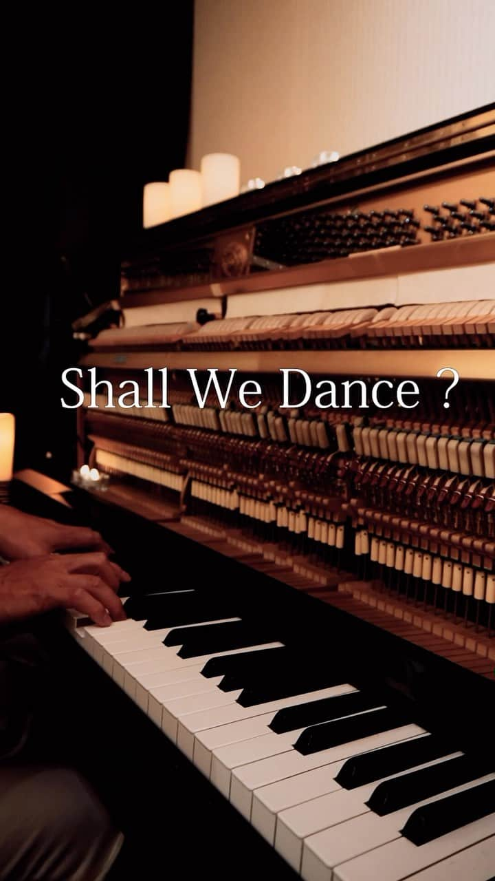 望月衛介のインスタグラム：「Shall we dance? On a full moon night on the beach, with a secret kiss❤️  #shallwedance #onthebeach #fullmoonnight  #kiss #kisses #secret   #eisukemochizuki  #piano #pianist  #composer  #originalsong  #originalcomposition #healing #heal #chill #chillmusic  #newage  #newagemusic  #classic #classical  #ピアノ #ピアニスト #癒し #ニューエイジ #ヒーリング #オリジナルソング #作曲 #満月作曲 #望月衛介」