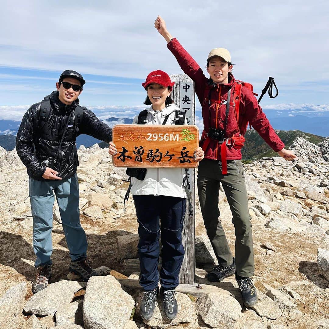 高山都さんのインスタグラム写真 - (高山都Instagram)「雲より目線が高くて、空が近い場所に行きました。 標高2900mの世界は空気が澄んでておおらかでした。 天気が良かったのもあって、本当に気持ちのいい登山だった。」10月2日 21時14分 - miyare38