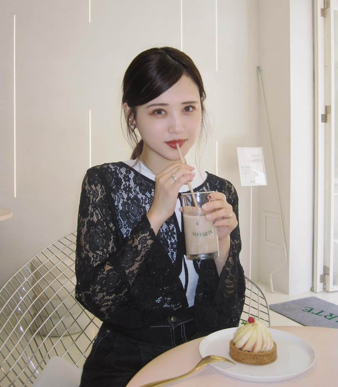 金光みり愛のインスタグラム：「@lgm_karen_official との映えカフェ巡りいつもほんと楽しいの🧁☕️💖📸 いつも癒し時間をありがとう🥰🥰  . . . . #SOTARTE#ソータルト#表参道カフェ#代々木上原カフェ#東京カフェ#都内カフェ #カフェ巡り#東京カフェ巡り#fruitsandseason#ヴィーガンタルト専門店#タルト専門店」